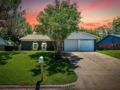 712 Poe St, Azle, TX, 76020