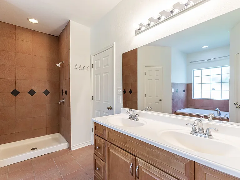 3310 Silver Oaks Dr — Photo 26