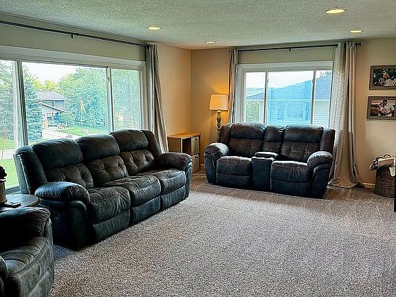 5th image of 921 Longview Dr