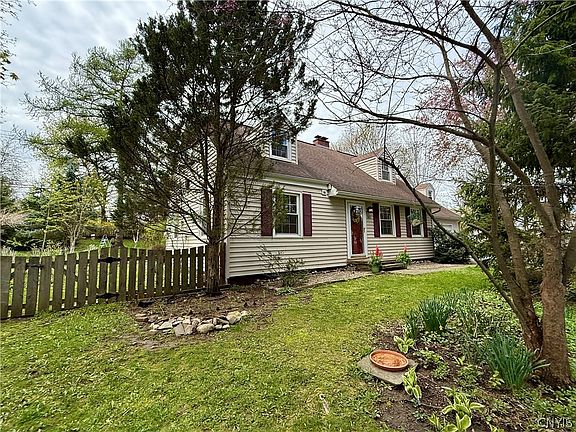 2nd image of 5002 Woodside Rd