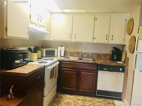 2nd image of 2083 NE Collins Cir APT 8-50