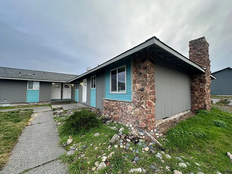 Fully Remodeled 2 Bedroom 1 Bath Units — Photo 31