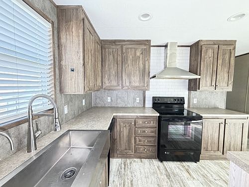 2nd image of 2207 4th St Trailer 7