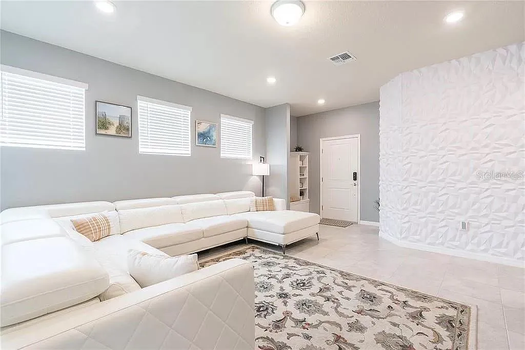 5 bed, 5.5 bath, 2679 sqft, $3,250 — Photo 4