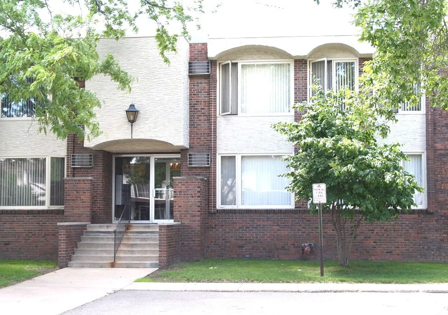 Parklawn Apartments — Photo 1
