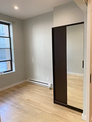 Rented by Chana Ofek, LREB | media 24