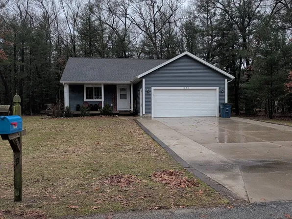 1185 Copper Creek Dr, Muskegon, MI 49442
