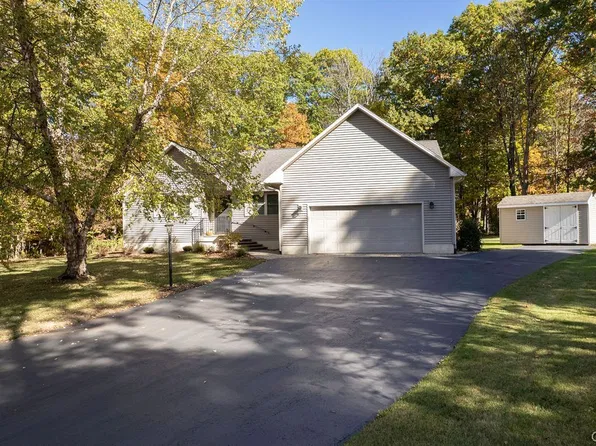 1 Debbie Ln, Oswego, NY 13126