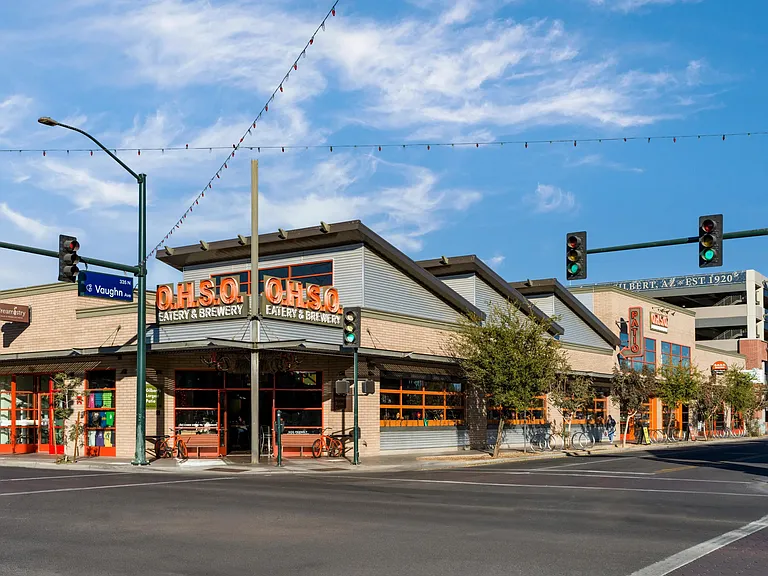 Enjoy the best craft brews and bites at O.H.S.O. A dog-friendly eatery & brewery in downtown Gilbert!