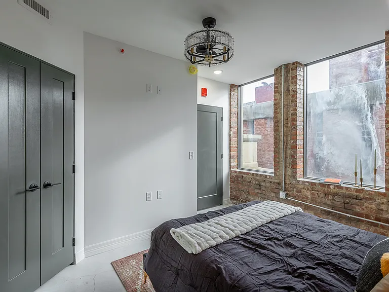 117 E 7th St #206 — Photo 3