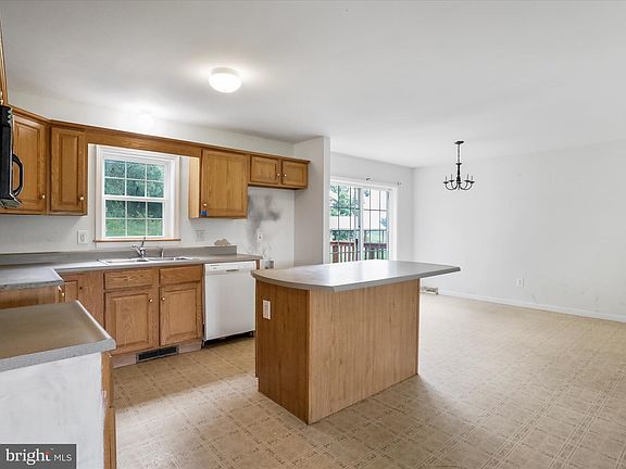 3rd image of 316 Rolling Hills Ln