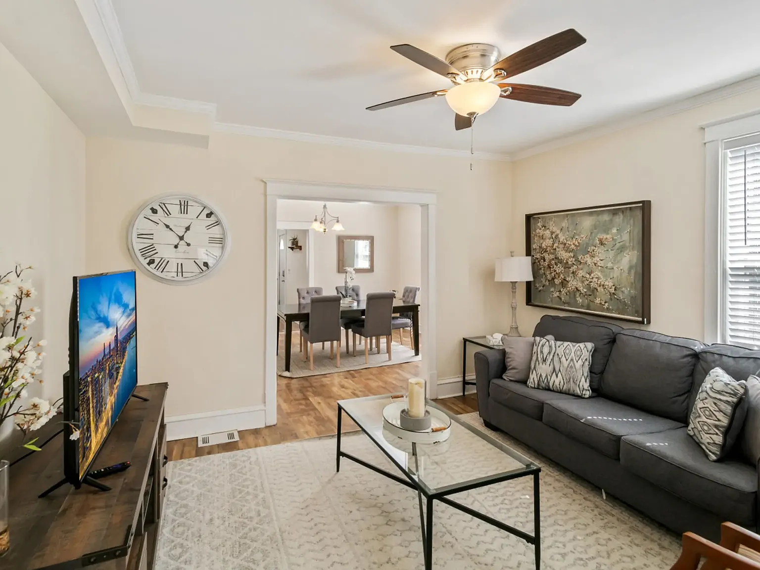2 bed, 1.5 bath, 1100 sqft, $3,200 — Photo 1
