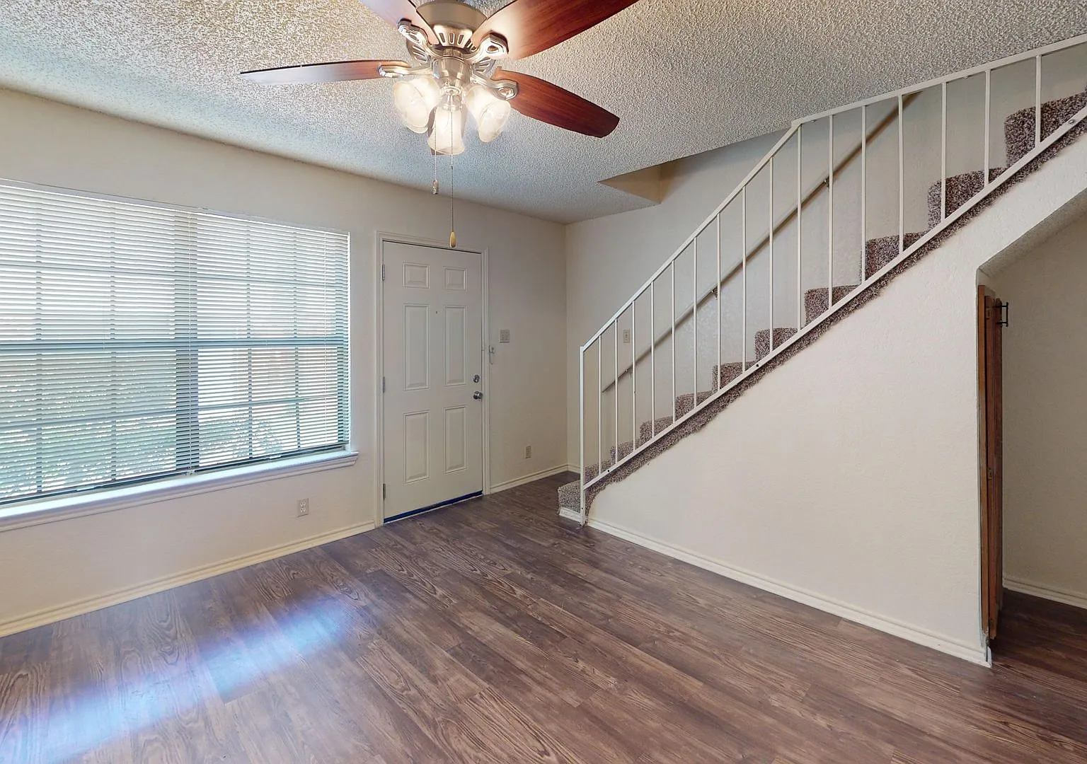 Sleepy Hollow Townhomes — Photo 3