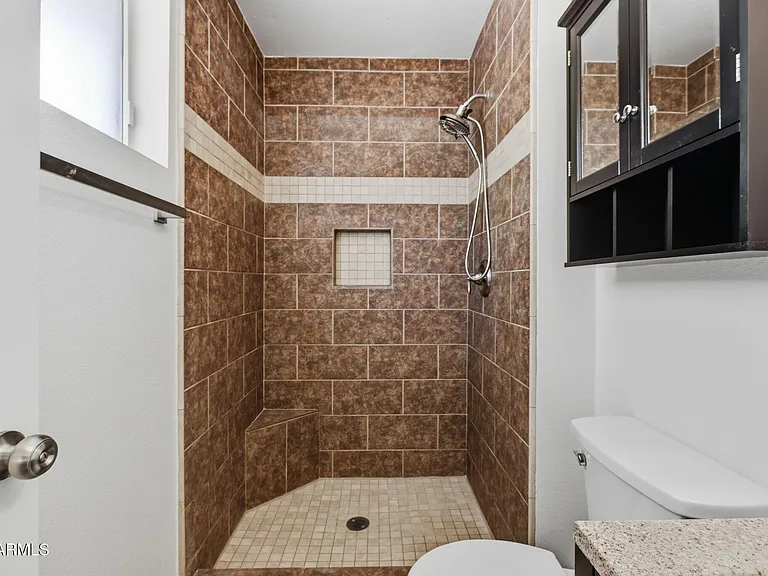250 E Park Ave — Photo 25