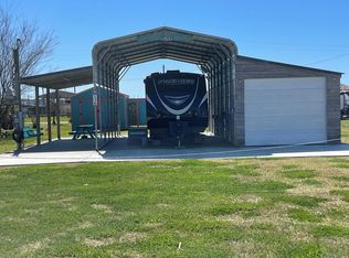 136 Ocean Tide Dr, Crystal Beach, TX 77650