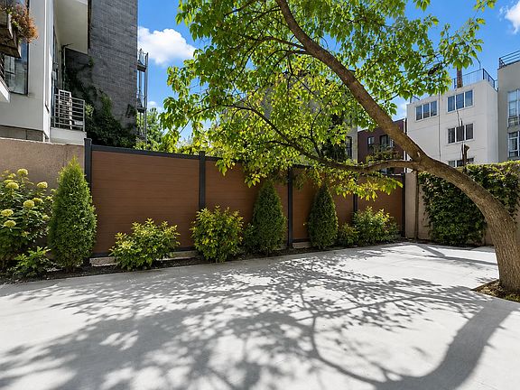 3rd image of 418 Lorimer St #1D