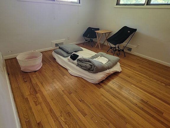 3rd image of 1304 Evergreen Dr