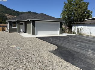 1123 Laura St, Myrtlecreek, OR 97457