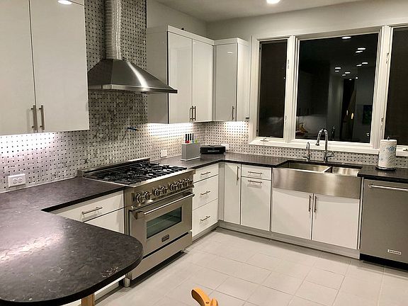 3rd image of 3310 Wenlock Edge Dr SE