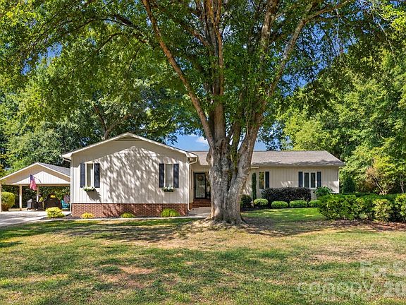 2nd image of 1647 Nottingham Ct