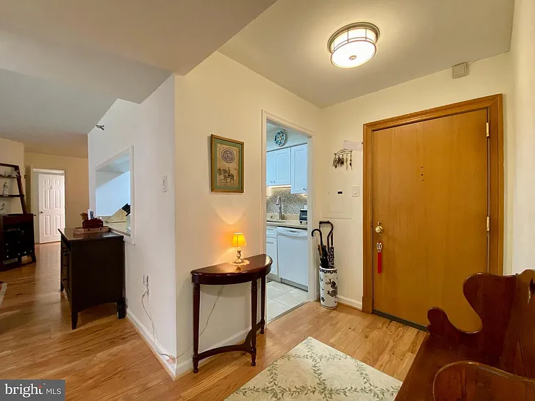 1301 N Ct #812 — Photo 3