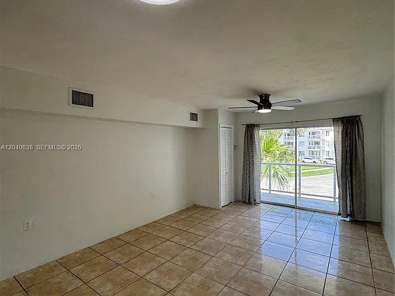 1600 NE 114th St #204 — Photo 8