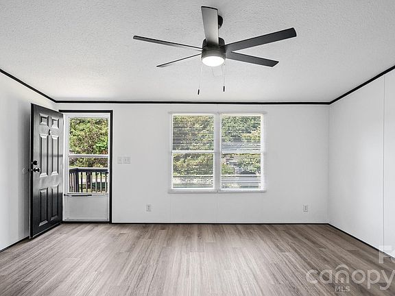5th image of 913 Grace Dr