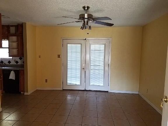 3rd image of 1005 Rosewood Ln