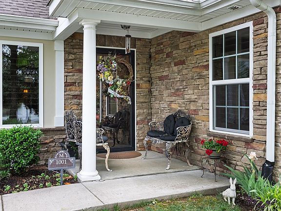 3rd image of 825 Browns Ln #1001