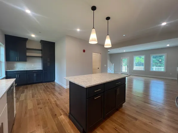 53 Juniper Lane, Portsmouth, NH 03801