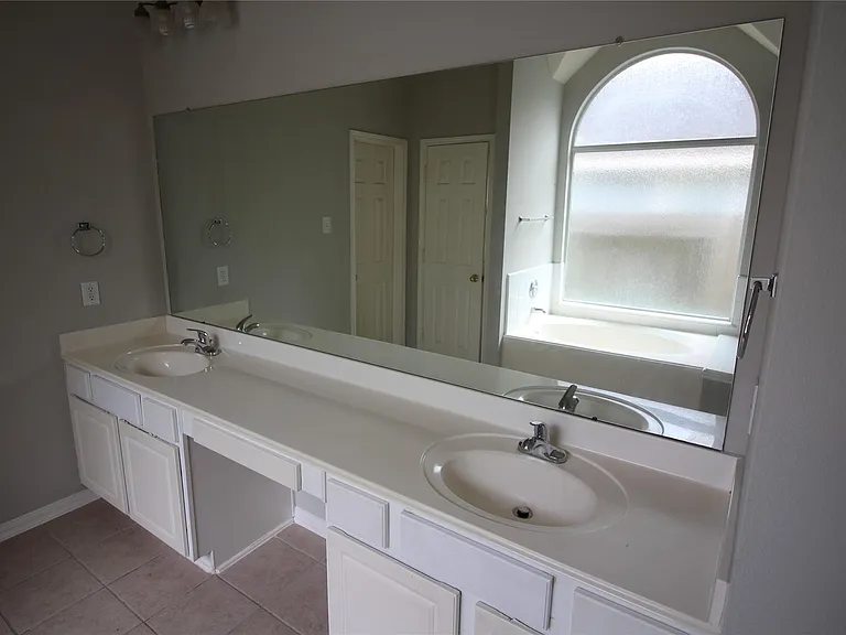 1011 Lexington Green Dr — Photo 19