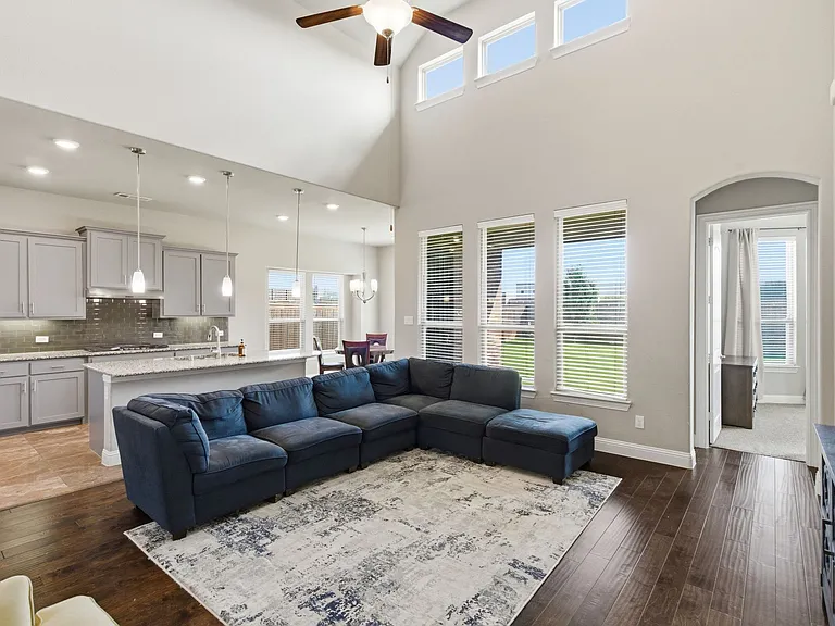 7452 Reverchon Dr — Photo 19