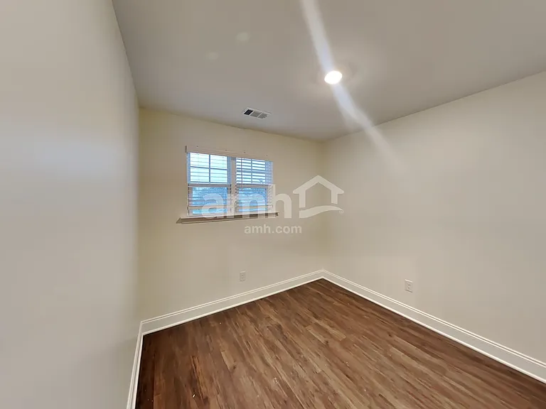 2112 Williamshire Ln — Photo 9