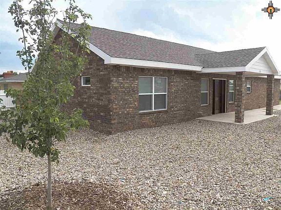 3rd image of 821 York Dr