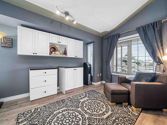 4th image of 110 N Redcliff Way SW