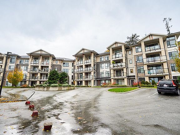2nd image of 45761 Stevenson Rd #112