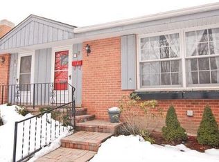 7 Robin Hood Ln, Northfield, IL 60093