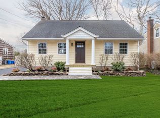 51 E 13th St, Huntington Station, NY 11746