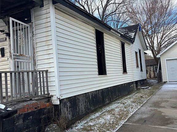 2nd image of 7395 Melrose St