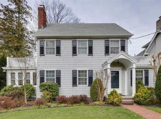 315 Beverly Rd, Douglaston, NY 11363