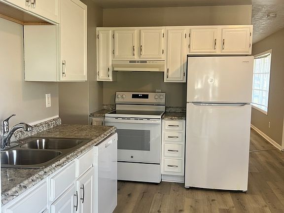 2nd image of 2588 Bulen Ave