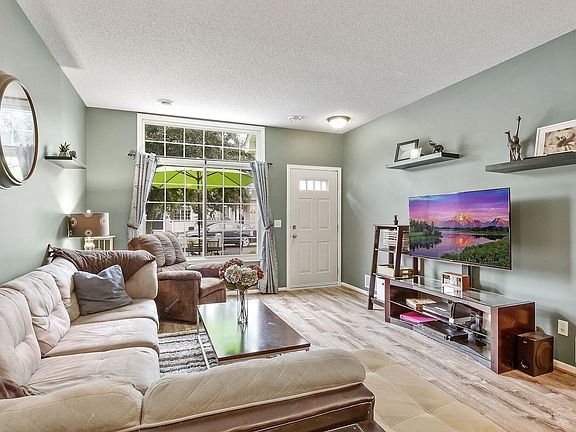 5th image of 283 Tamarack Trl