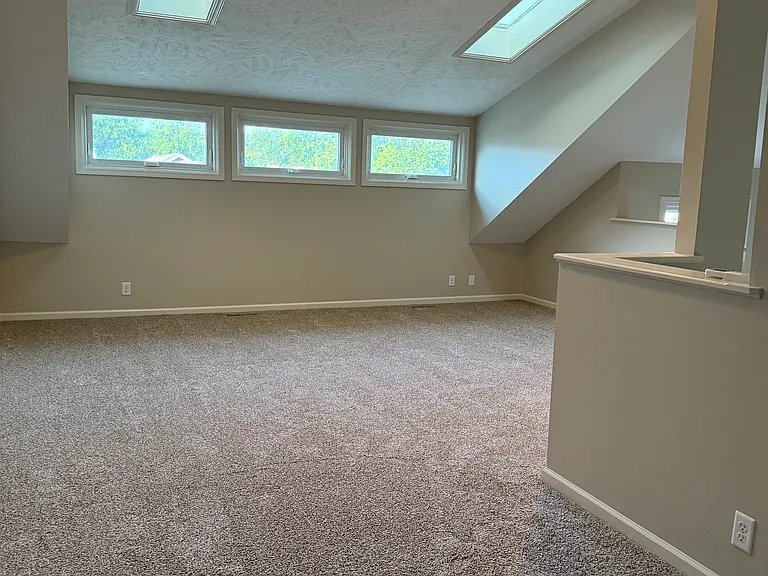 3410 Comstock Ave — Photo 3