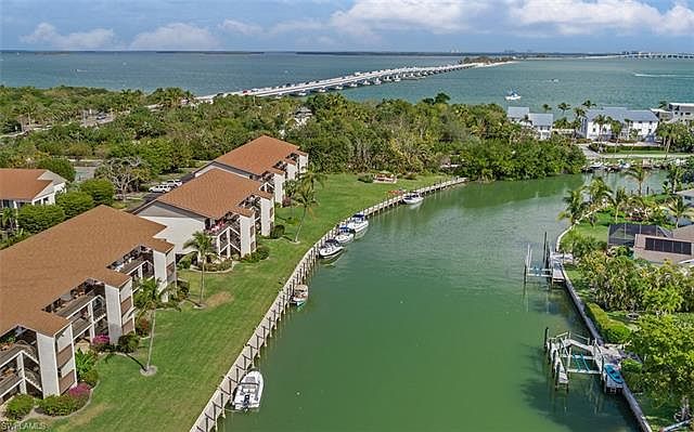 2nd image of 1250 Tennisplace Ct #C-32