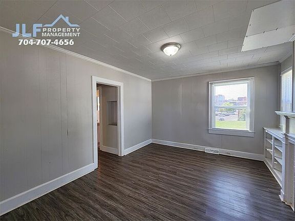 2nd image of 12 Woodsdale Pl SE