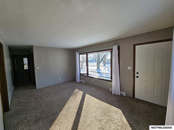 5th image of 846 14th St SE