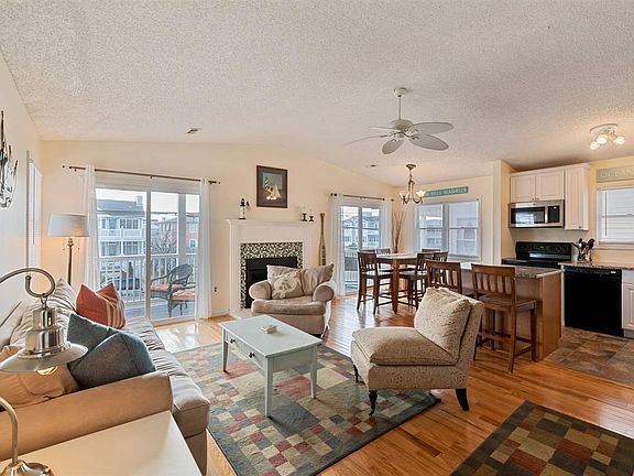 3rd image of 3052 West Ave #B