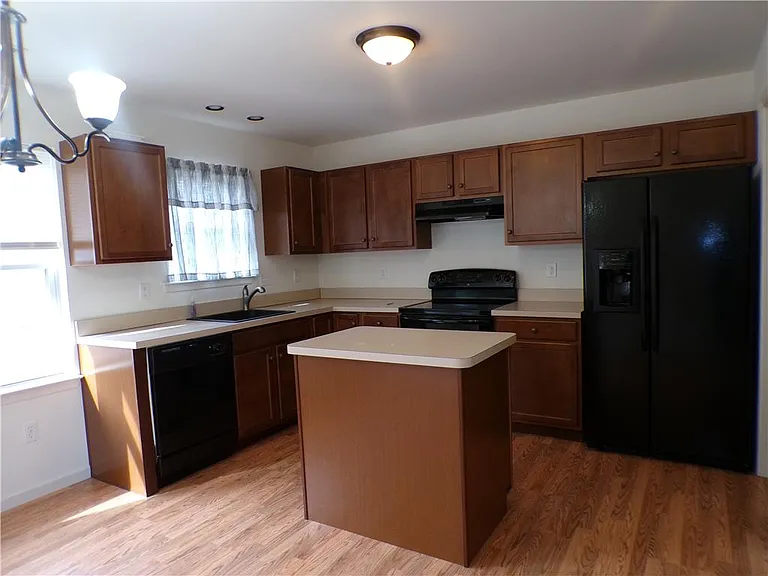 230 S Main St — Photo 5