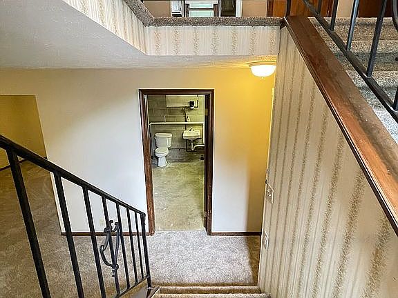 4th image of 4812 S 107th St