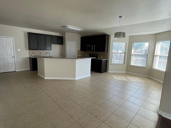 3rd image of 2823 Oak Glen Ct
